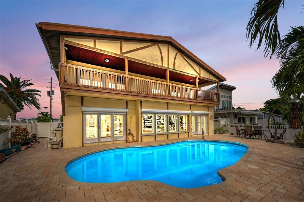 Exterior, Pool