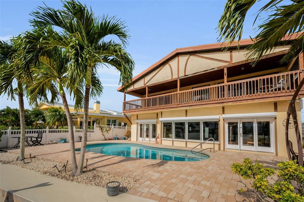 Exterior, Pool