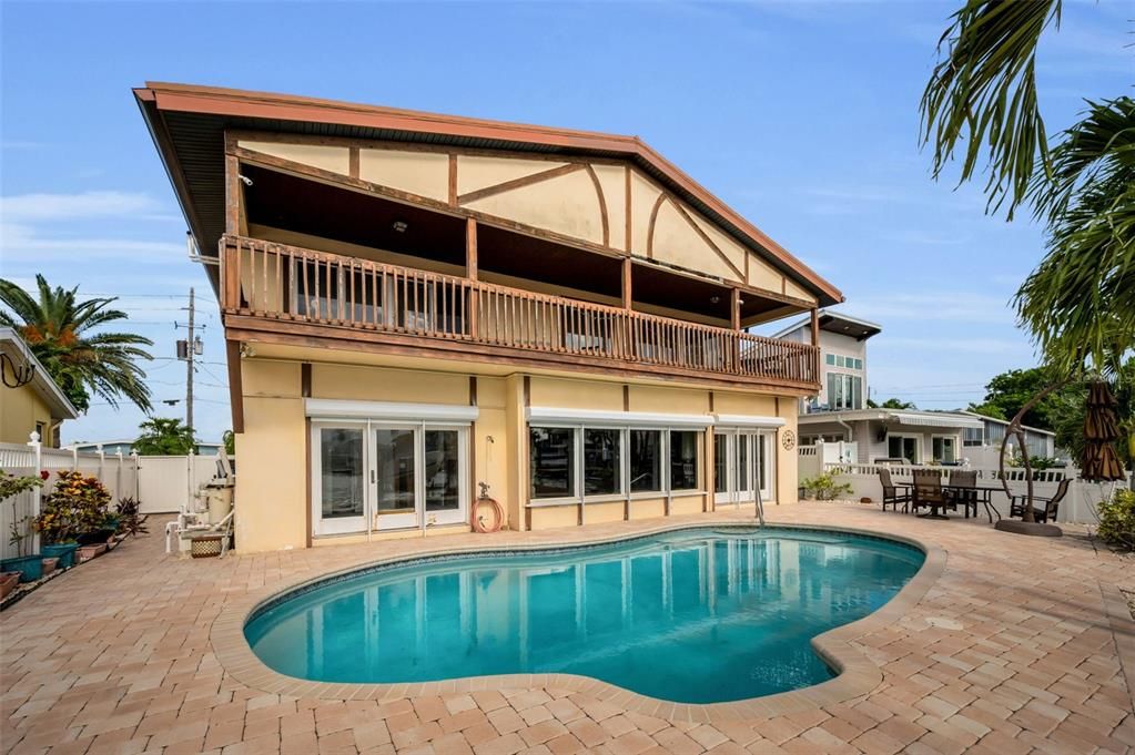 Exterior, Pool
