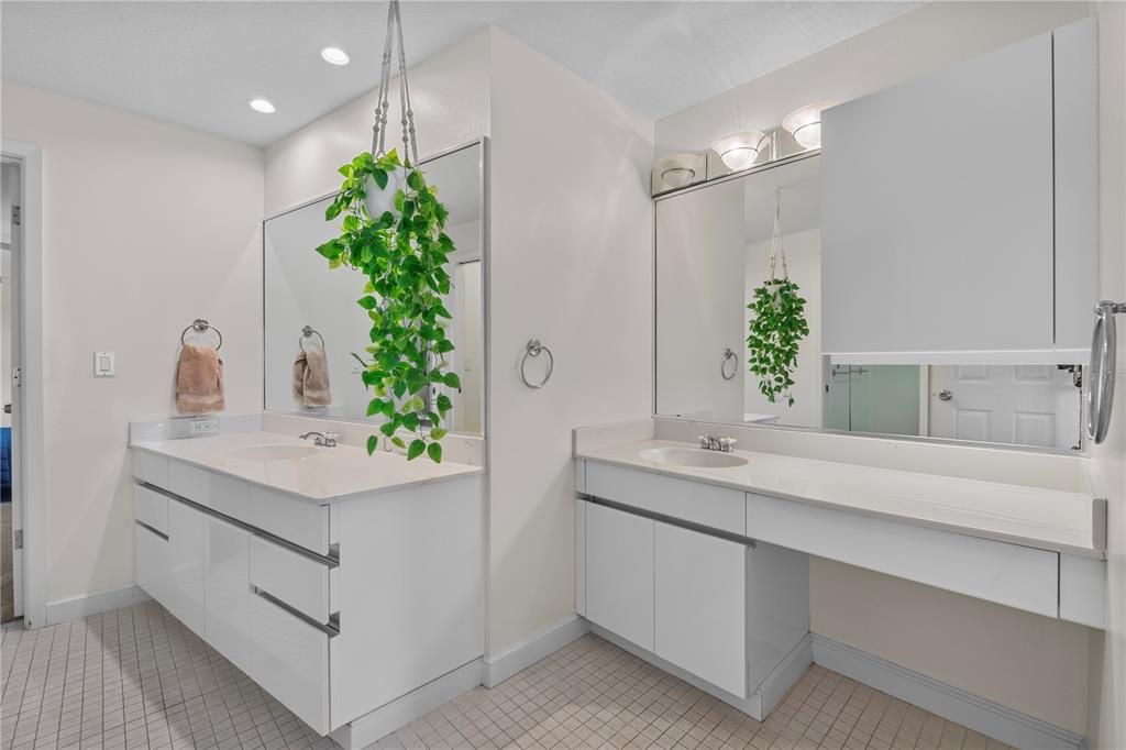Bathroom, Dual Sink Vanities, Interior, Recessed Lighting