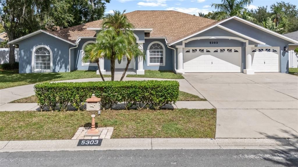 Attached, Exterior, Facade, Ranch