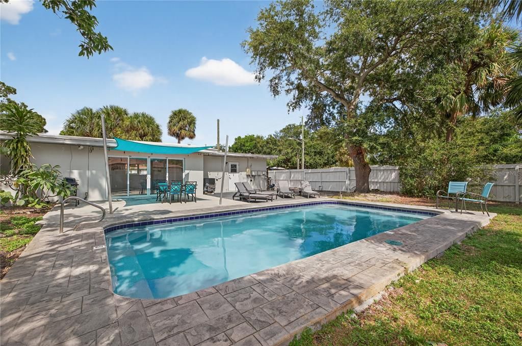 Exterior, Pool