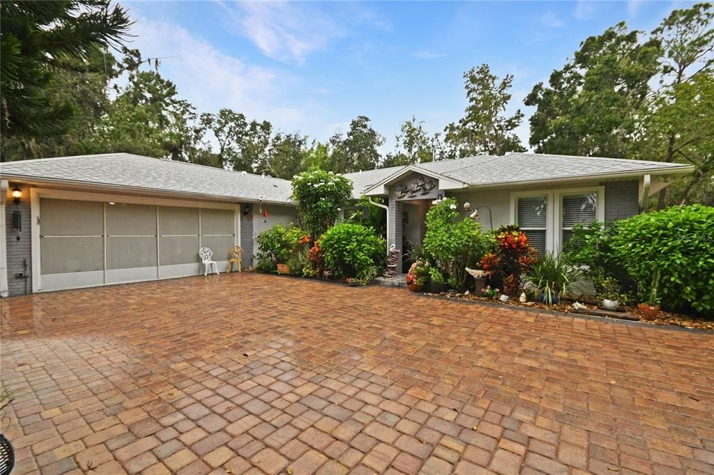 Attached, Exterior, Facade, Ranch