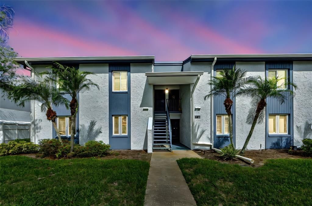 Exterior, Facade, Modern