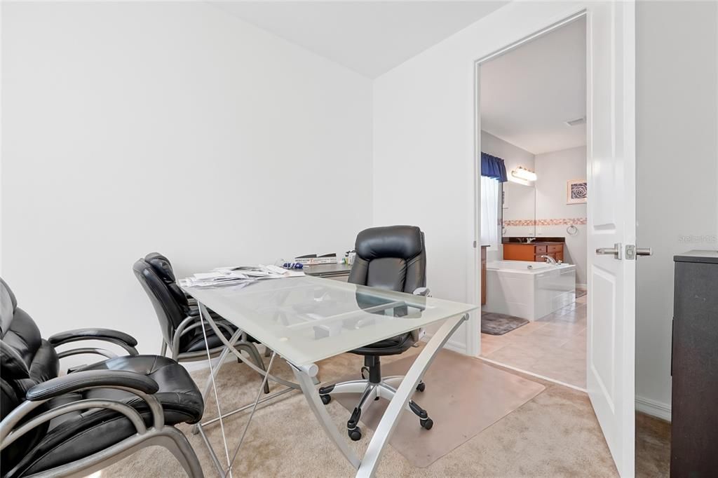 Home Office, Interior