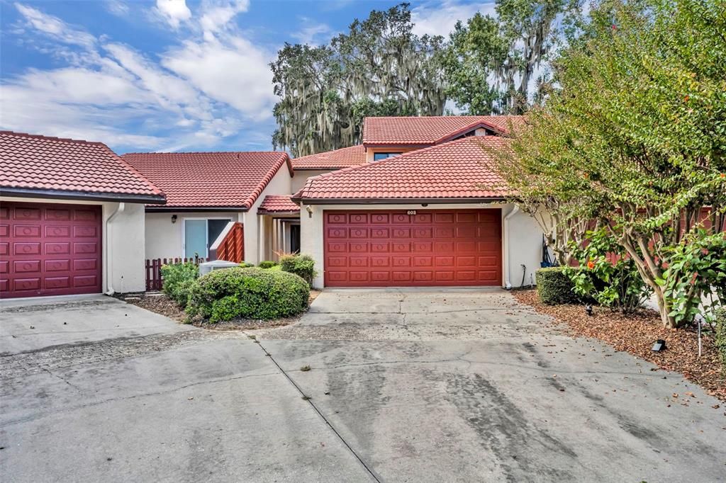 Attached, Exterior, Facade, Mediterranean