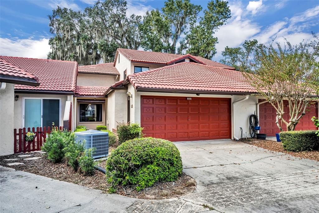 Attached, Exterior, Facade, Mediterranean