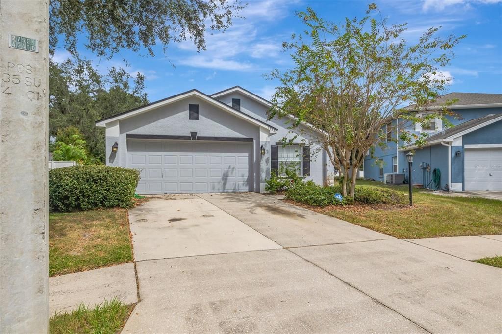 Attached, Exterior, Facade, American Craftsman