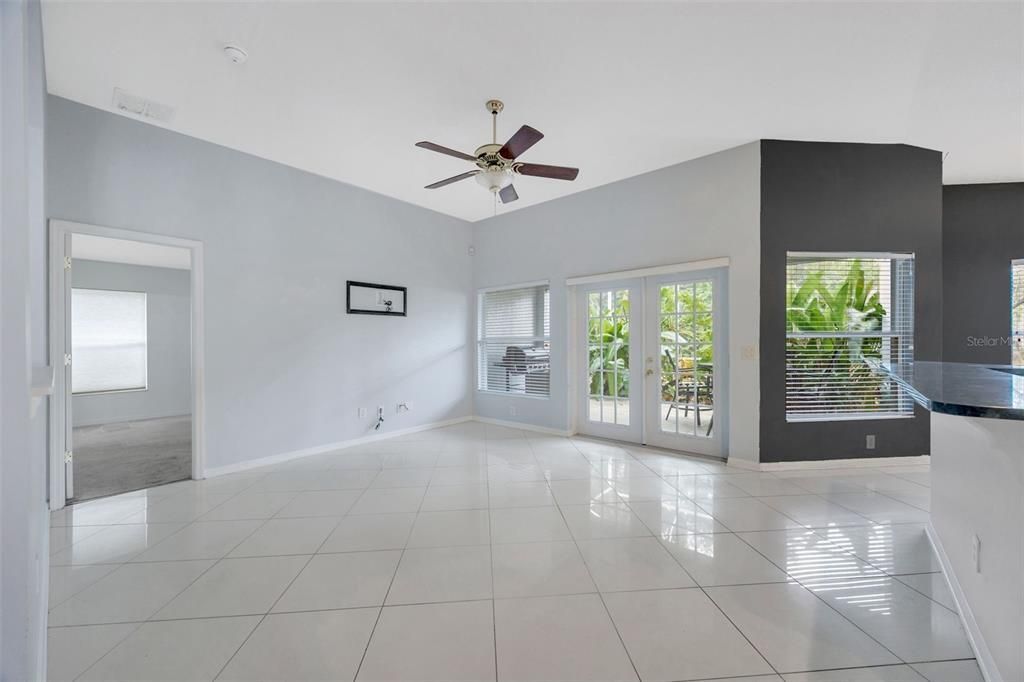 Empty room, Interior