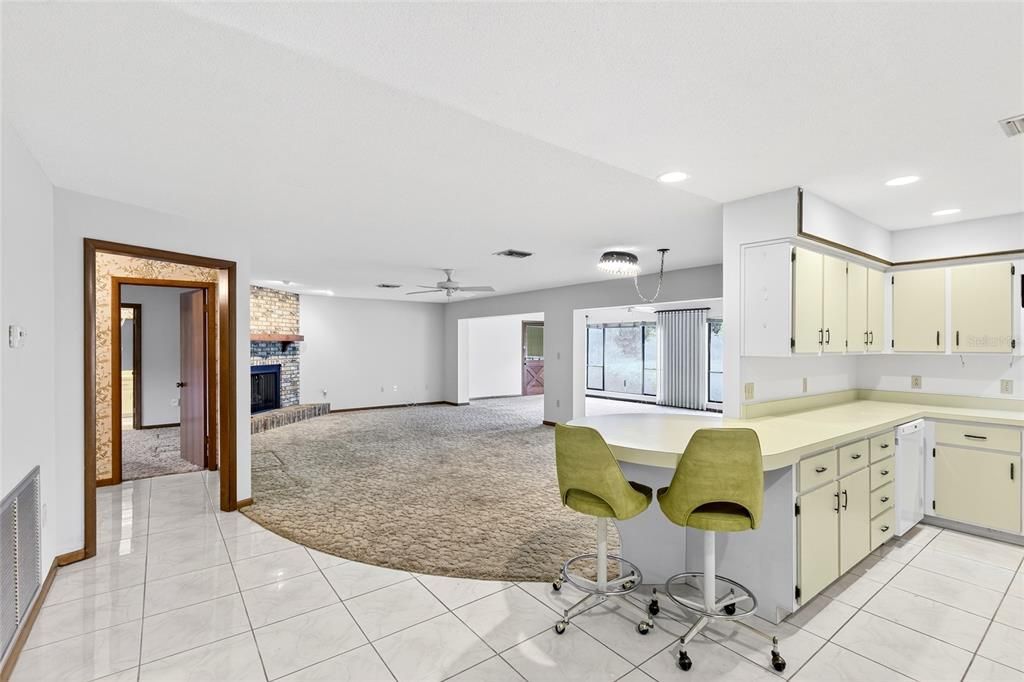 Fireplace, Interior, Kitchen, Recessed Lighting
