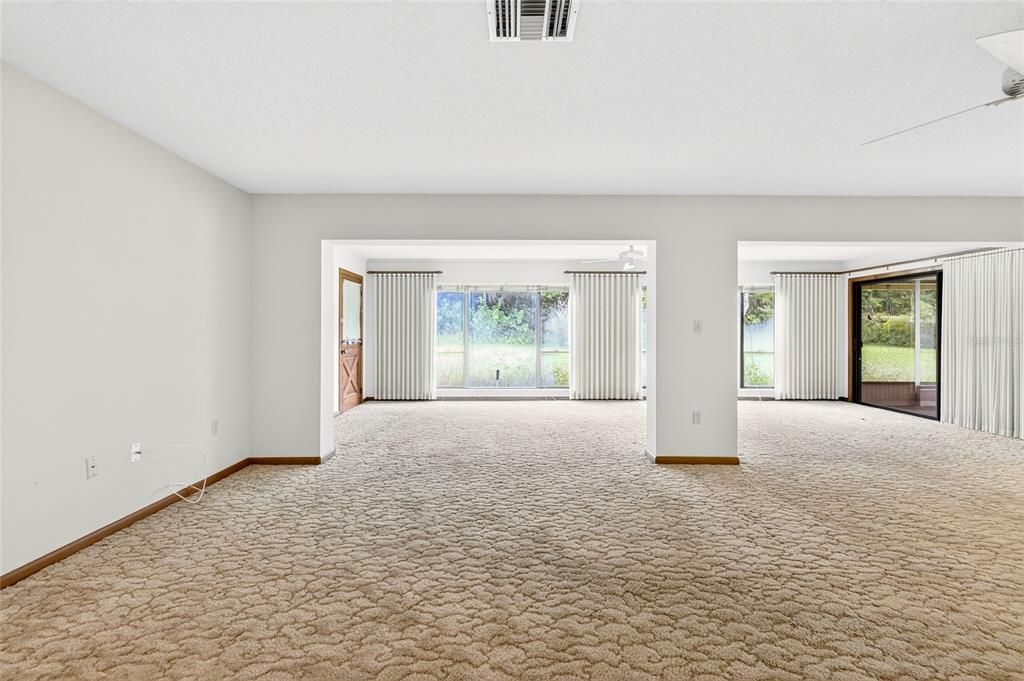 Empty room, Interior
