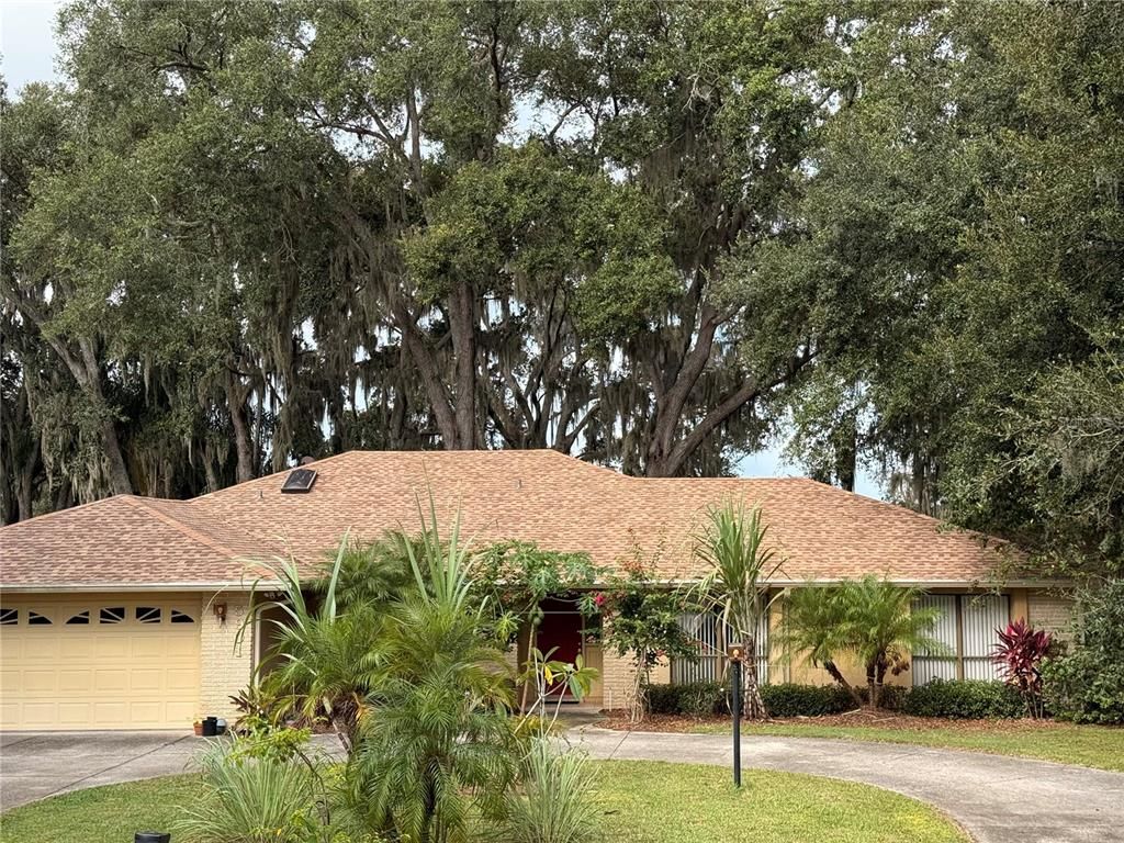 Attached, Exterior, Facade, Ranch