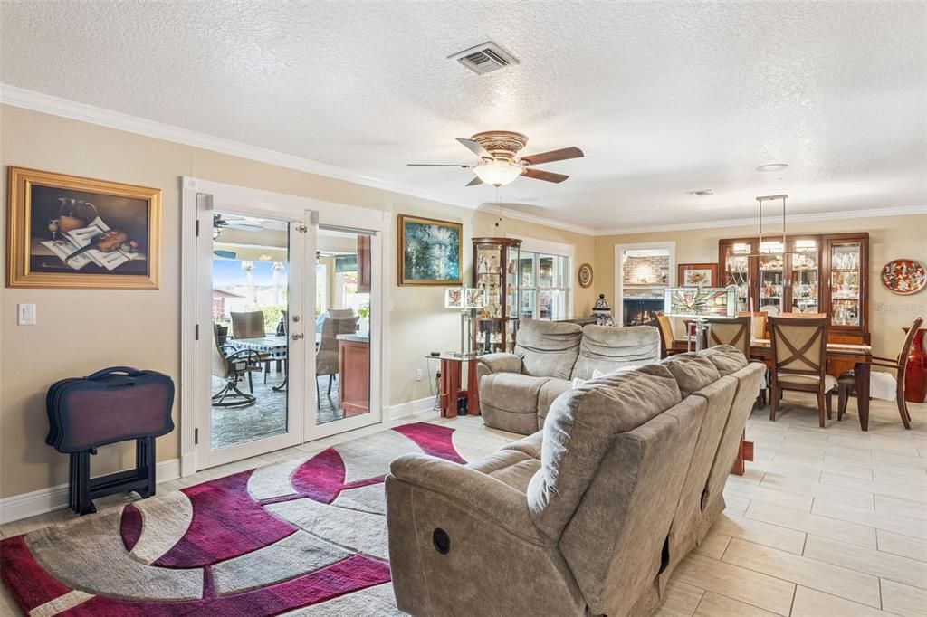 Dining room, Interior, Living room, Pendant Lights