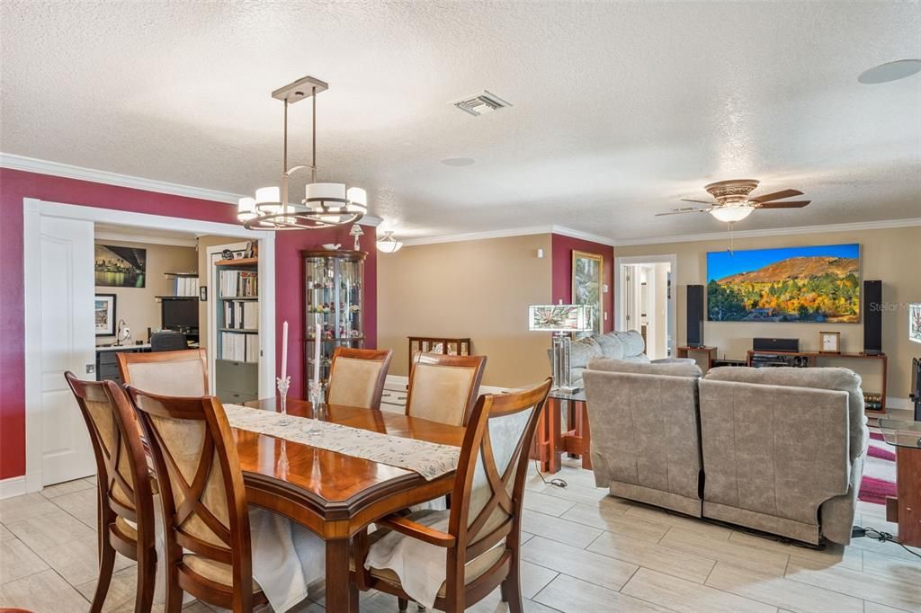 Chandelier, Dining room, Interior, Living room, Pendant Lights, Wood Texture Flooring
