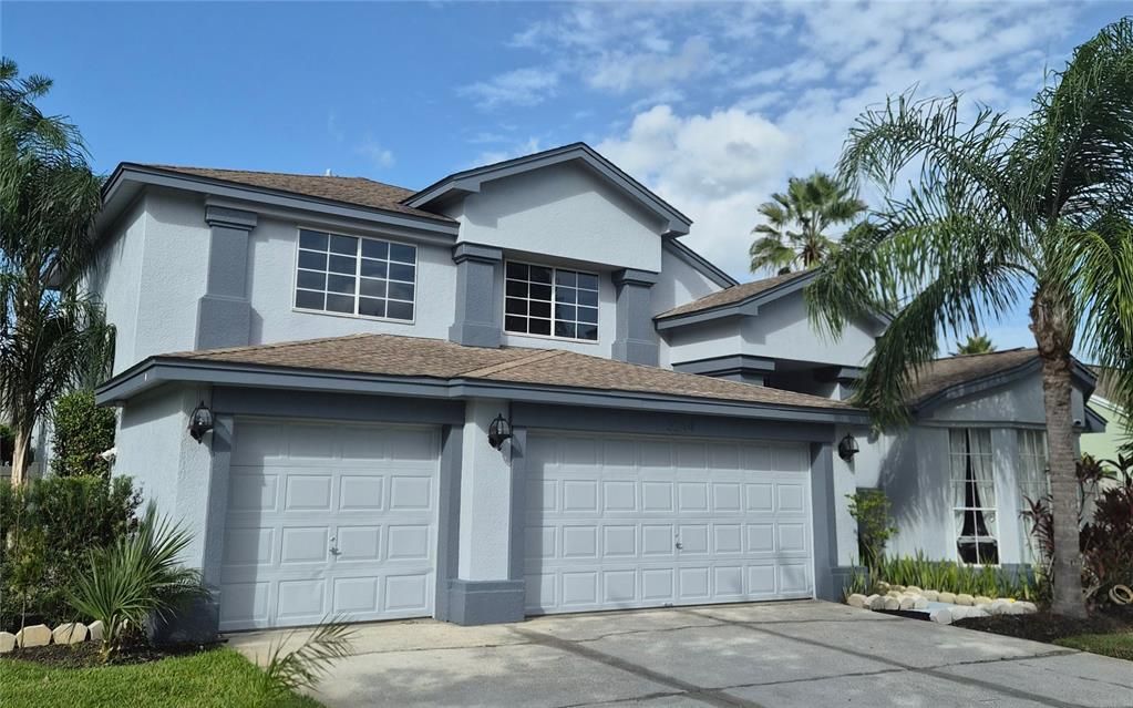 Attached, Exterior, Facade, American Craftsman