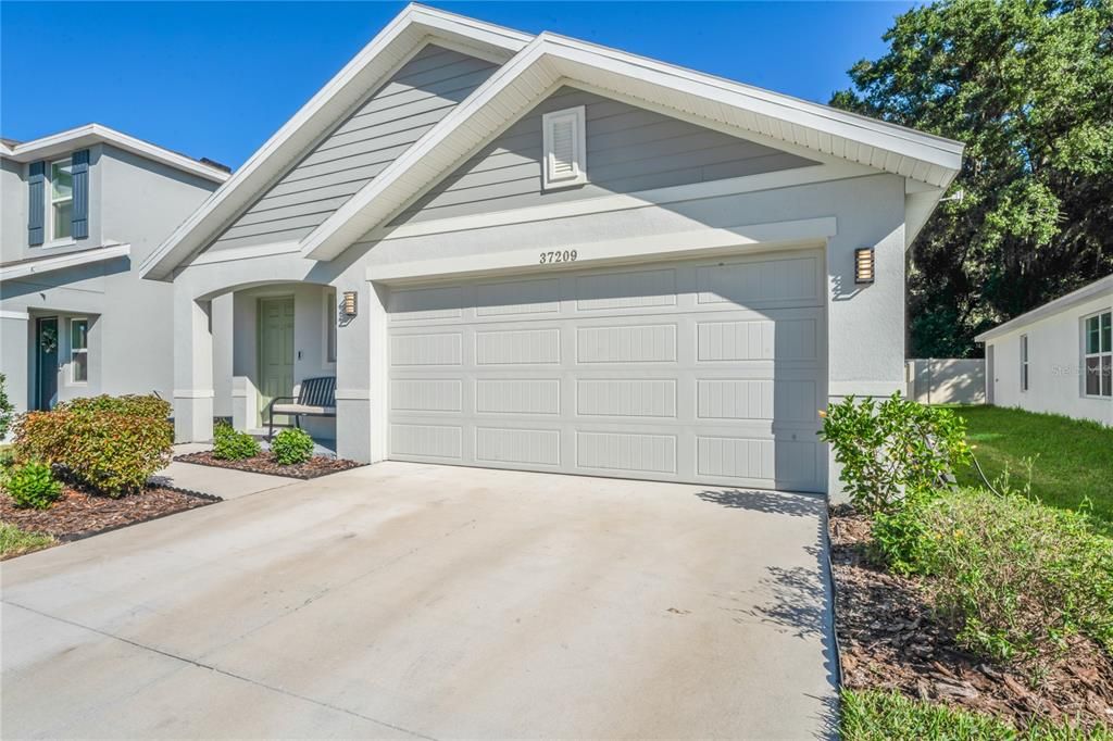 Attached, Exterior, Facade, American Craftsman