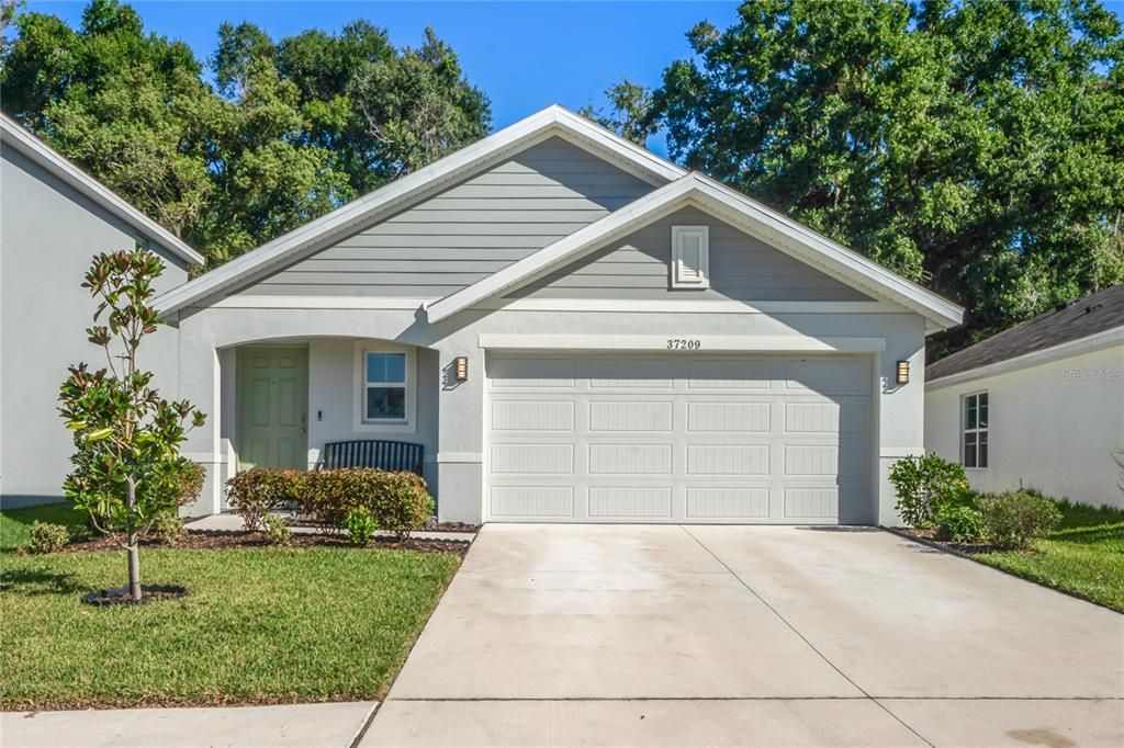 Attached, Exterior, Facade, American Craftsman