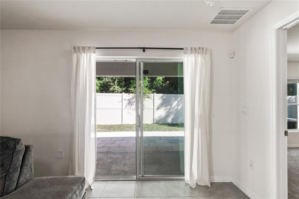 Empty room, Interior