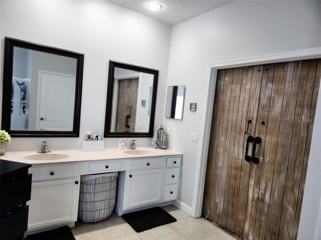 Bathroom, Dual Sink Vanities, Interior, Recessed Lighting