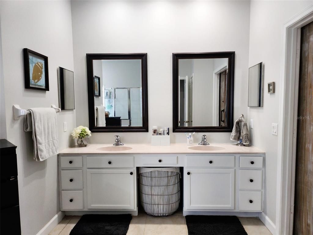 Bathroom, Dual Sink Vanities, Interior