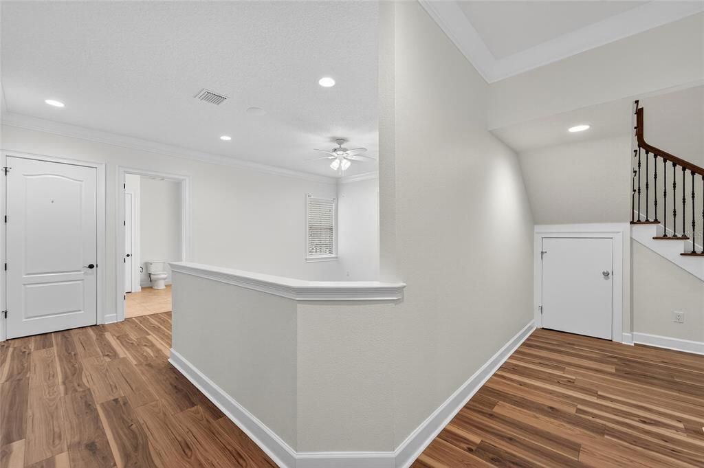 Interior, Recessed Lighting, Wood Texture Flooring
