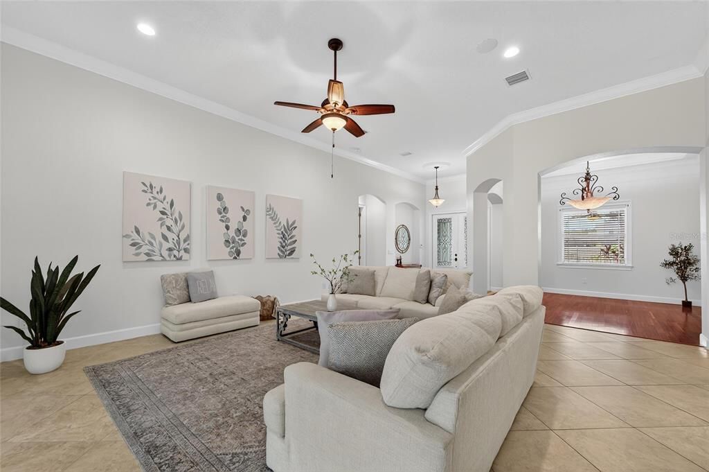 Interior, Living room, Pendant Lights, Recessed Lighting, Wood Texture Flooring