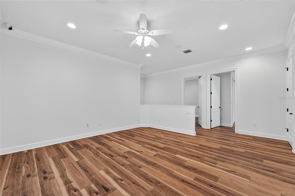 Empty room, Interior, Recessed Lighting, Wood Texture Flooring