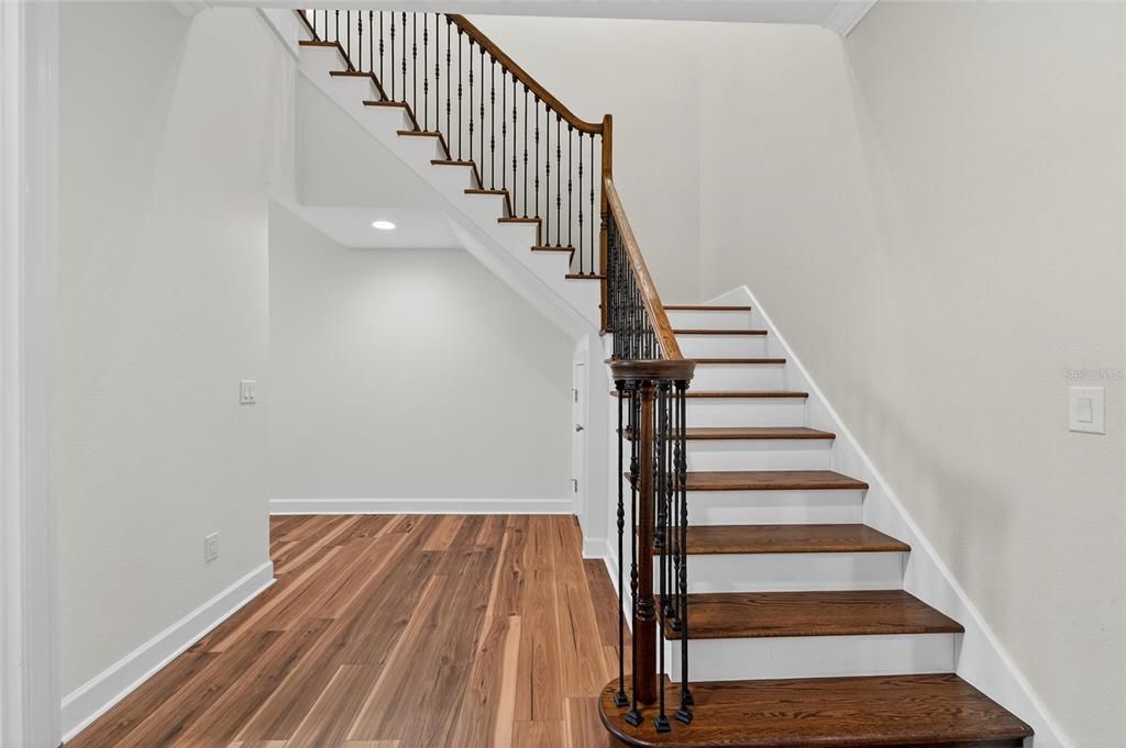 Interior, Recessed Lighting, Wood Texture Flooring