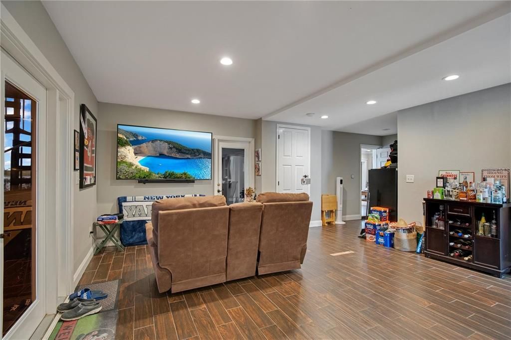 Interior, Living room, Recessed Lighting, Wood Texture Flooring