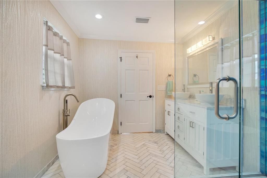 Bathroom, Dual Sink Vanities, Free Standing Baths, Glass Shower, Interior, Recessed Lighting