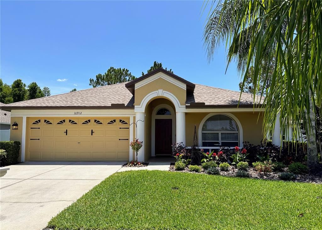 Attached, Exterior, Facade, Ranch