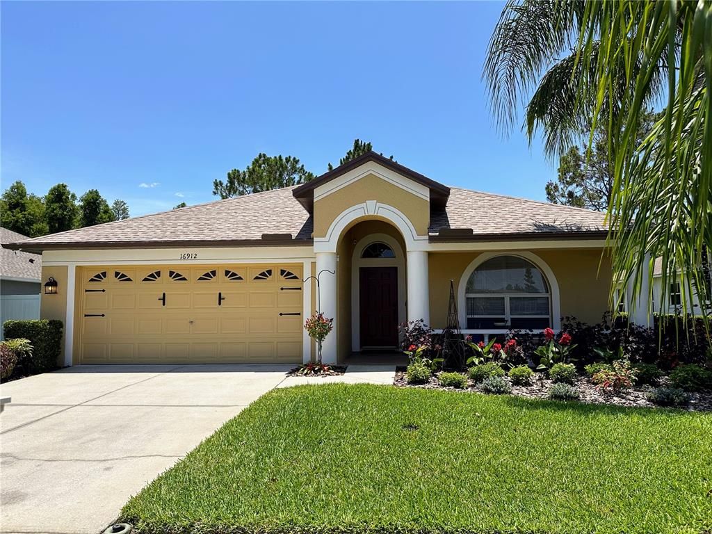Attached, Exterior, Facade, Ranch