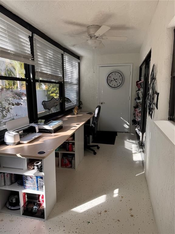 Home Office, Interior