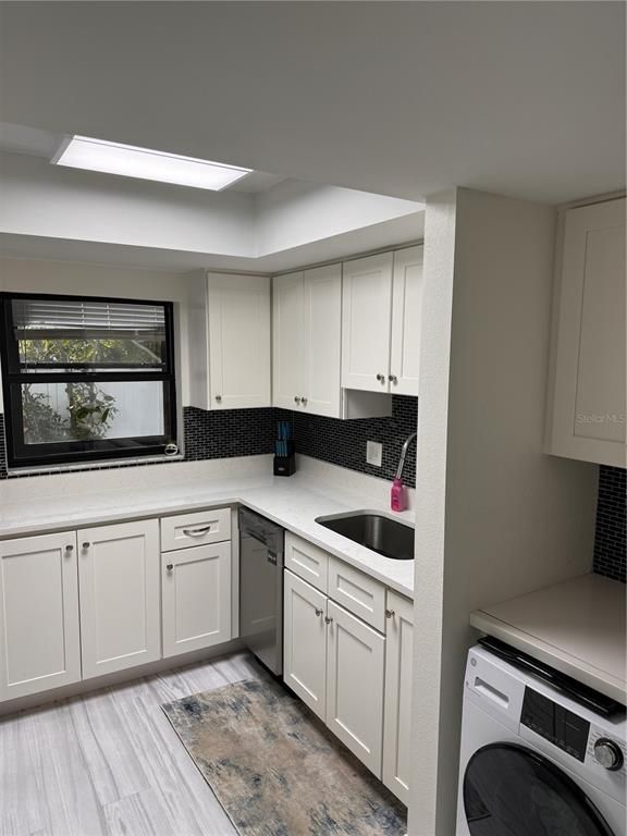 Interior, Kitchen, Washer, Wood Texture Flooring