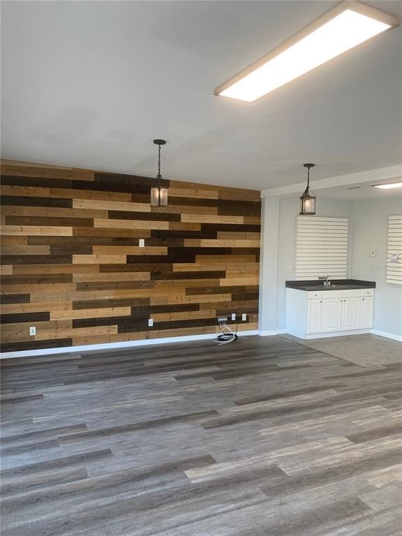 Empty room, Interior, Pendant Lights, Wood Texture Flooring, Wooden Walls