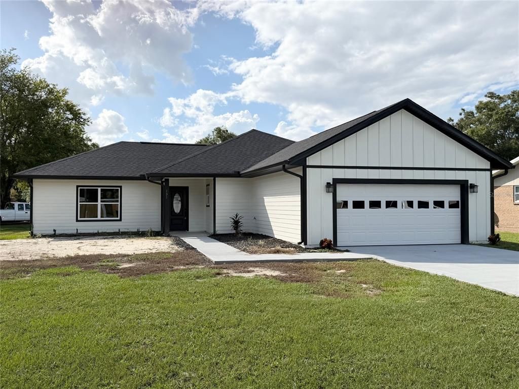 Attached, Exterior, Facade, Farmhouse