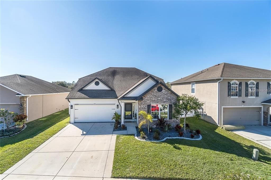 Attached, Exterior, Facade, Ranch