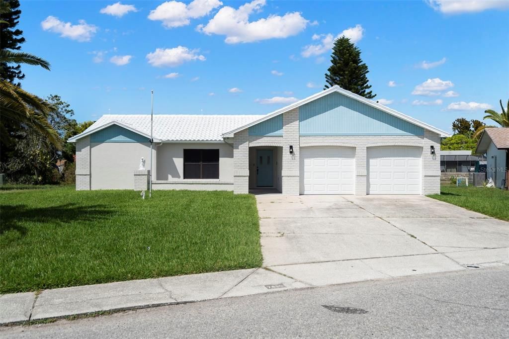 Attached, Exterior, Facade, Ranch