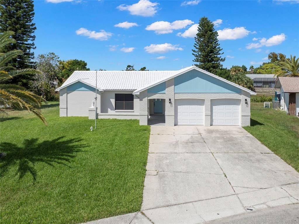 Attached, Exterior, Facade, Ranch