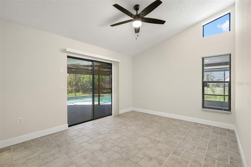 Empty room, Interior