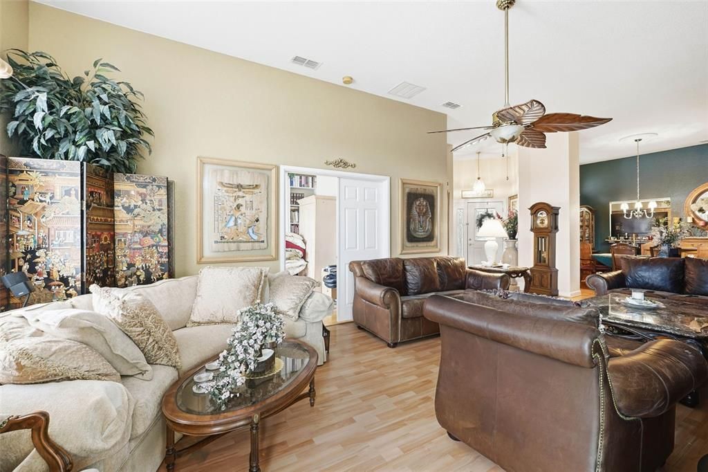 Chandelier, Dining room, Interior, Living room, Pendant Lights, Wood Texture Flooring
