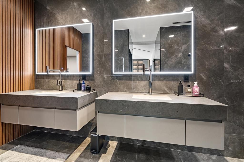Bathroom, Dual Sink Vanities, Interior, Recessed Lighting