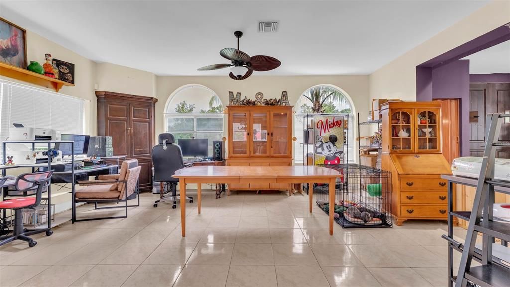 Home Office, Interior