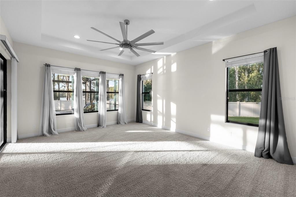 Empty room, Interior, Recessed Lighting