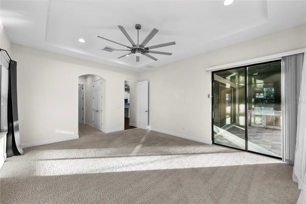 Empty room, Interior, Recessed Lighting