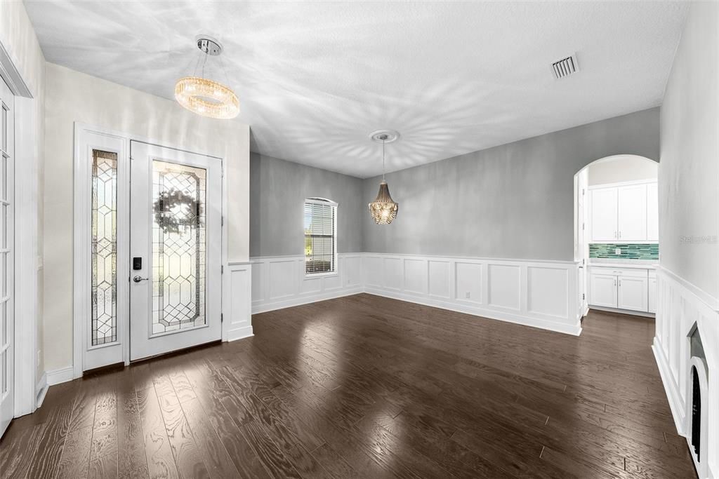 Empty room, Interior, Pendant Lights, Wood Texture Flooring