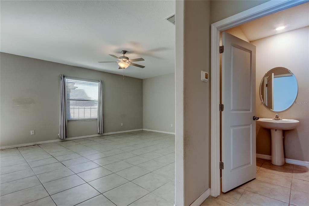 Empty room, Interior, Recessed Lighting