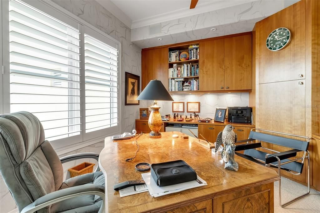 Home Office, Interior