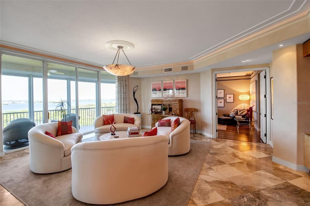 Interior, Living room, Pendant Lights, Recessed Lighting, Water