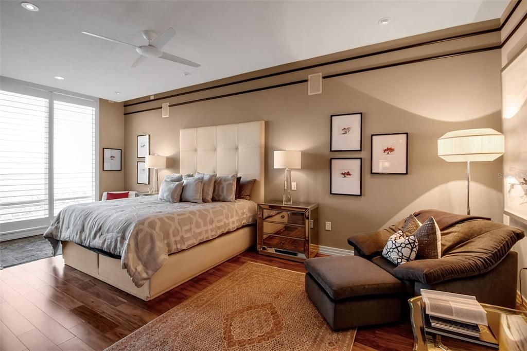Bedroom, Interior, Recessed Lighting, Wood Texture Flooring